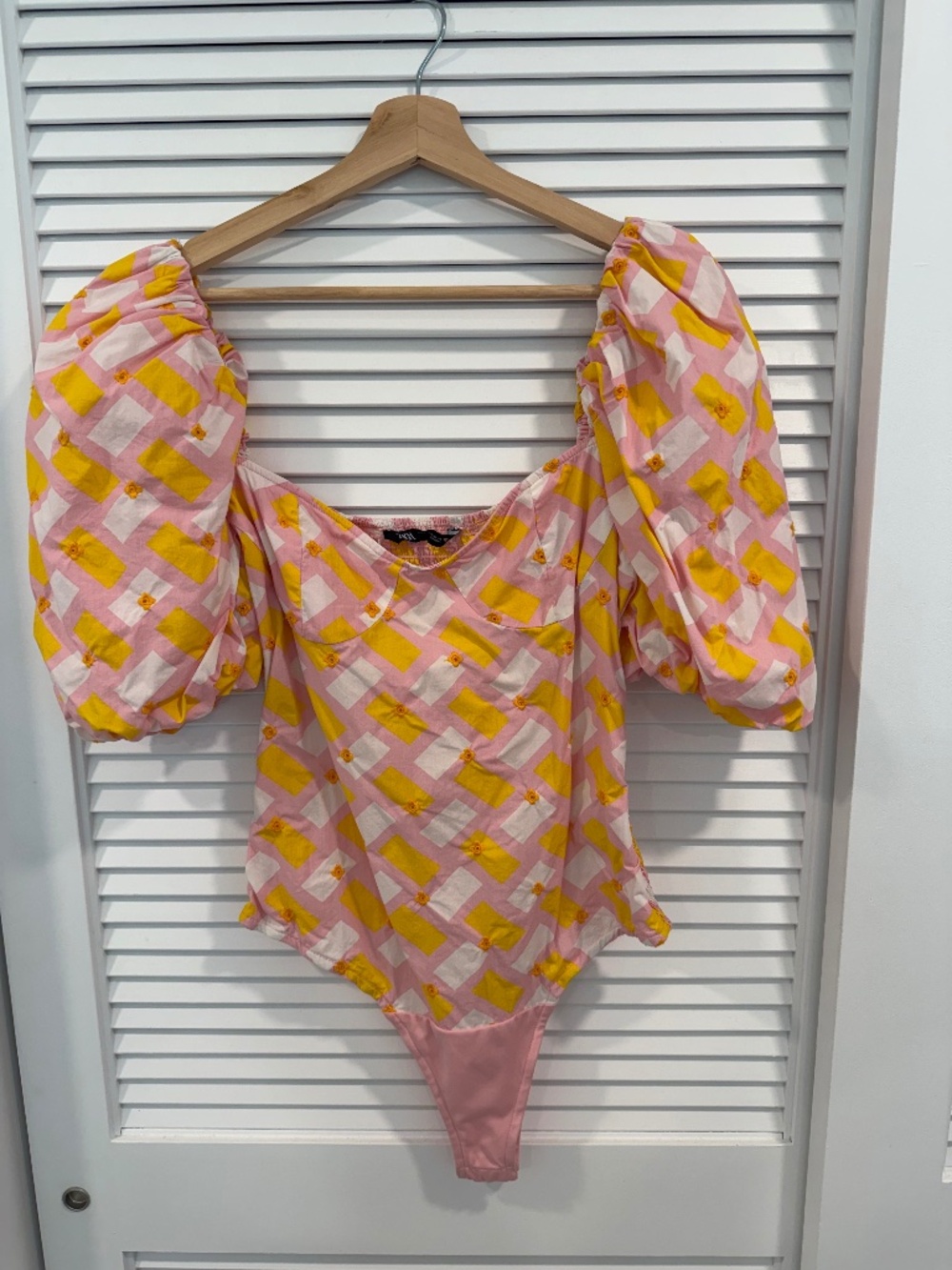 NWOT Zara Bodysuit w/Puff Sleeves